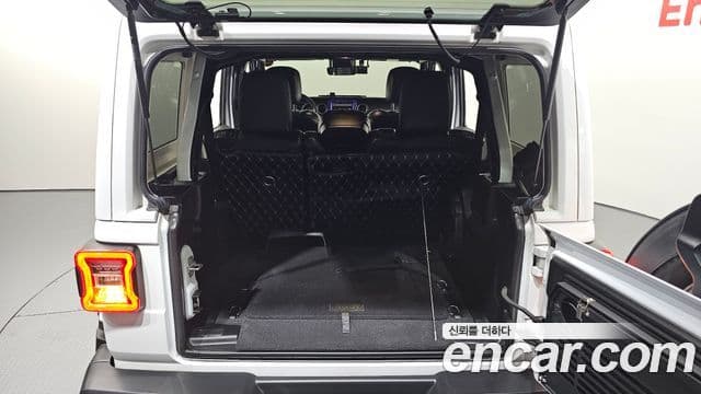 Jeep Wrangler 2021 — ფოტო 18/20
