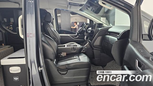 Hyundai Staria 2021 — ფოტო 25/31