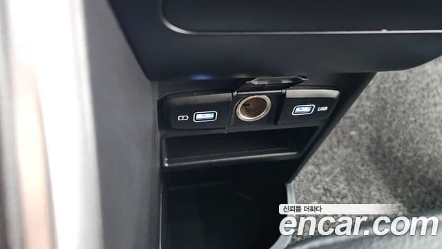 Hyundai Staria 2021 — ფოტო 9/31