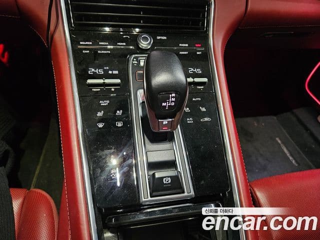 Porsche Panamera 2020 — ფოტო 13/20