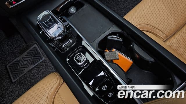 Volvo XC60 2021 — Şəkil 9/20