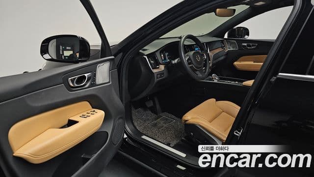 Volvo XC60 2021 — Şəkil 10/20