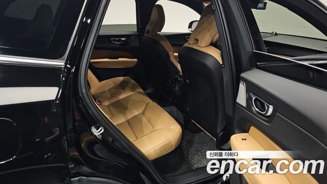 Volvo XC60 2021 — Şəkil 12/20