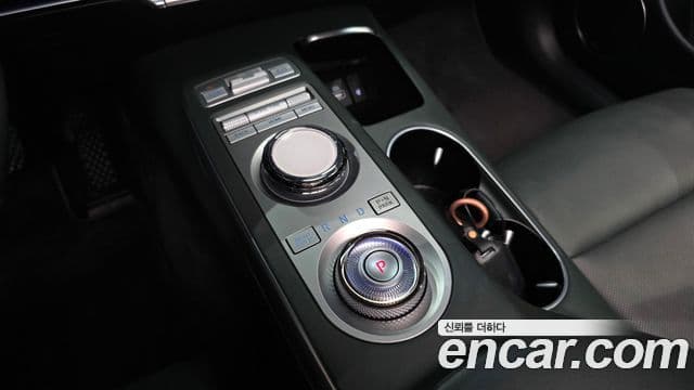 Genesis GV70 2023 — ფოტო 9/20