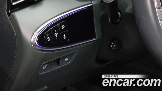 Genesis GV70 2023 — ფოტო 15/20