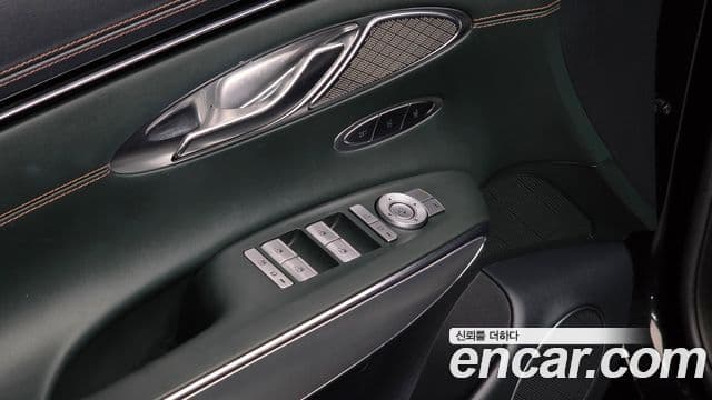 Genesis GV70 2023 — ფოტო 16/20