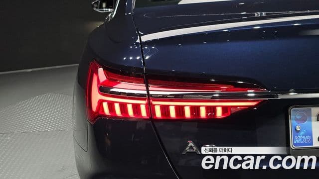Audi A6 2020 — ფოტო 28/35