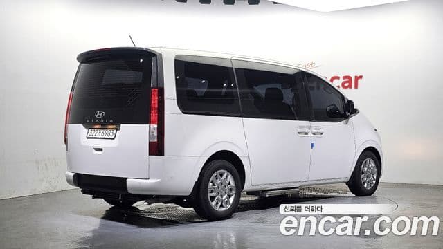 Hyundai Staria 2022 — ფოტო 2/20