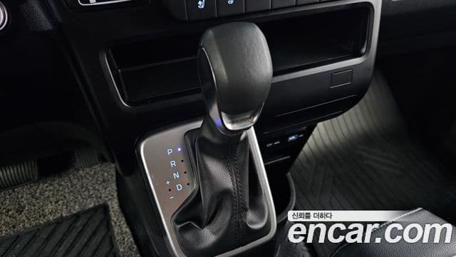 Hyundai Staria 2022 — ფოტო 9/20