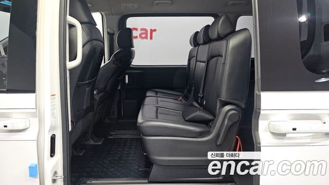 Hyundai Staria 2022 — ფოტო 13/20