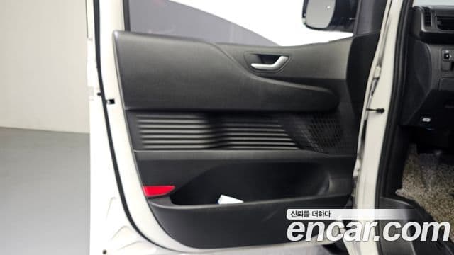 Hyundai Staria 2022 — Şəkil 31/32