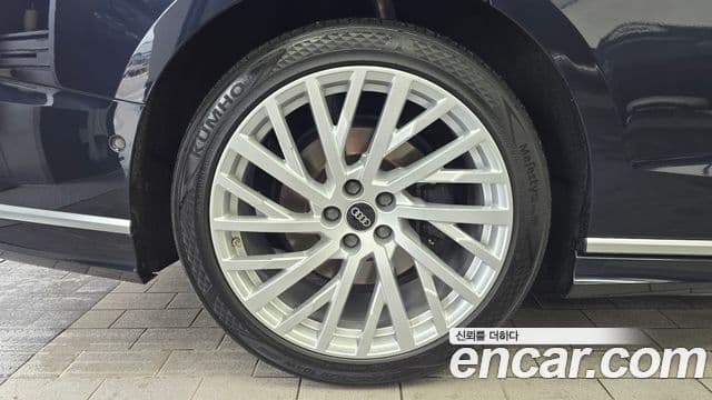 Audi A8 2021 — ფოტო 5/20