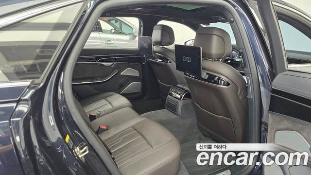 Audi A8 2021 — ფოტო 11/20
