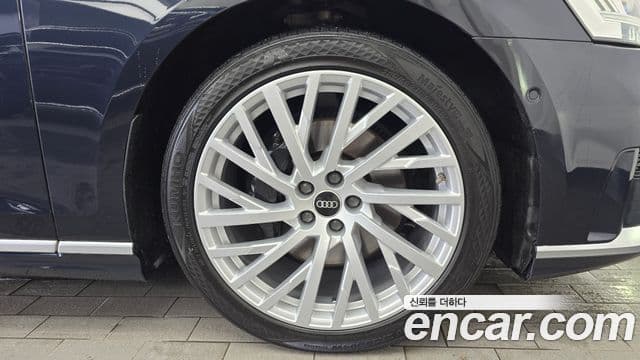 Audi A8 2021 — Photo 23/35