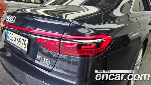Audi A8 2021 — Photo 27/35
