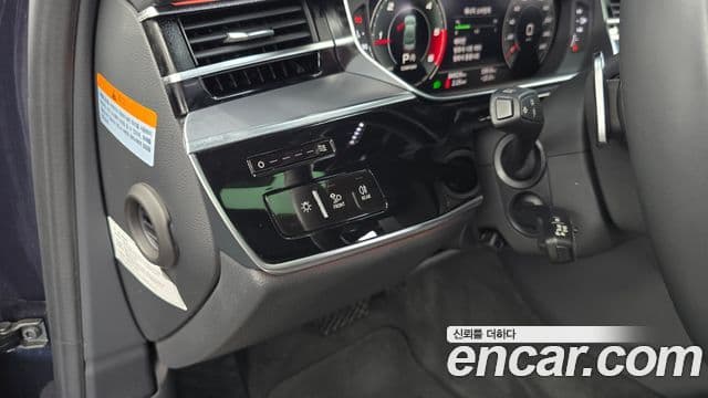 Audi A8 2021 — Photo 26/35