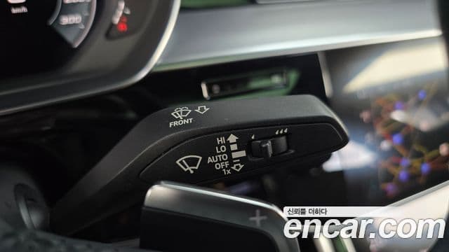 Audi A8 2021 — Photo 28/35