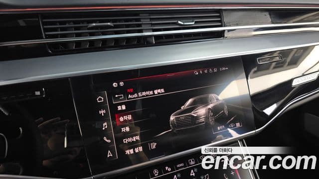 Audi A8 2021 — Photo 18/35