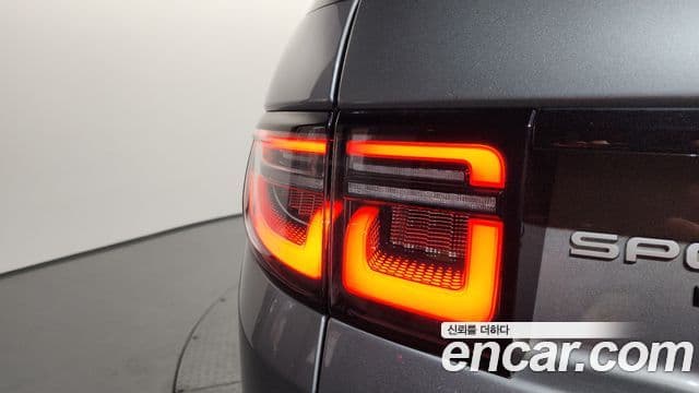 Land Rover Discovery Sport 2020 — Photo 32/36