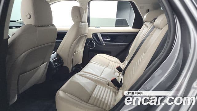 Land Rover Discovery Sport 2020 — Photo 12/36