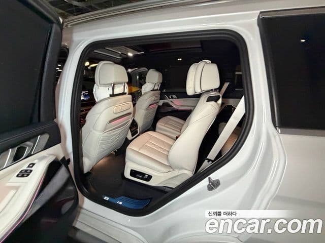 BMW X7 2025 — фото 9 из 11