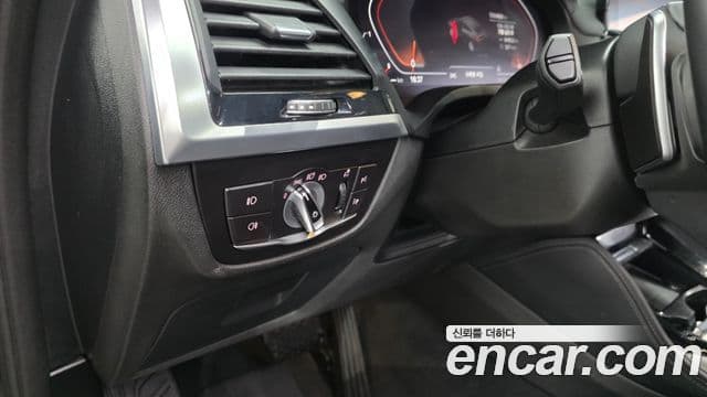 BMW X4 2021 — Şəkil 26/33
