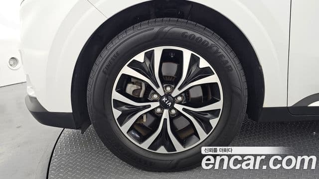 Kia Carnival 2021 — фото 5 из 20