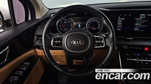Kia Carnival 2021 — фото 12 из 20