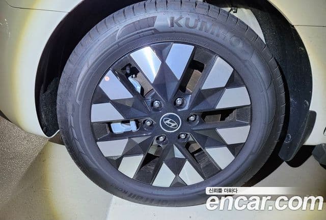 Hyundai Staria 2025 — фото 4 из 20