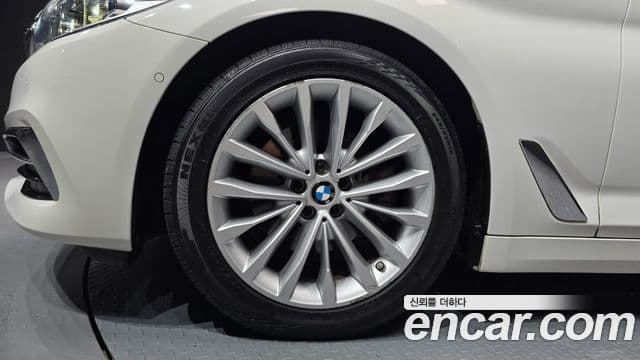BMW 5 Series 2018 — ფოტო 5/20