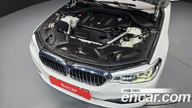 BMW 5 Series 2018 — фото 6 из 20
