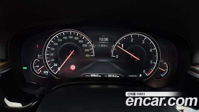 BMW 5 Series 2018 — ფოტო 8/20