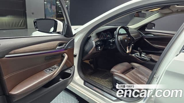 BMW 5 Series 2018 — ფოტო 10/20