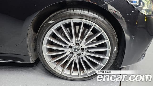 Mercedes-Benz S-Class 2023 — Photo 17/34