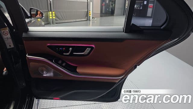 Mercedes-Benz S-Class 2023 — Photo 18/34