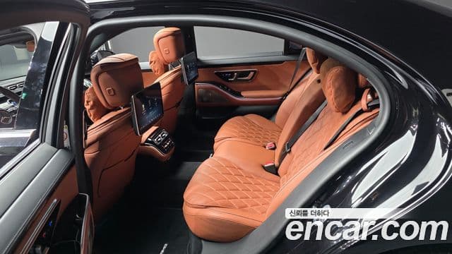 Mercedes-Benz S-Class 2023 — Photo 26/34