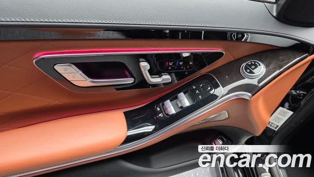 Mercedes-Benz S-Class 2023 — Photo 11/34
