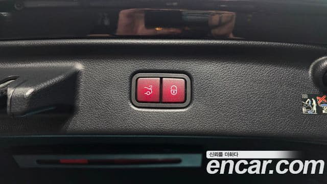 Mercedes-Benz S-Class 2023 — Photo 8/34