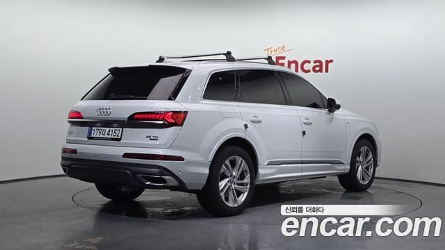 Audi Q7 2020 — ფოტო 2/20