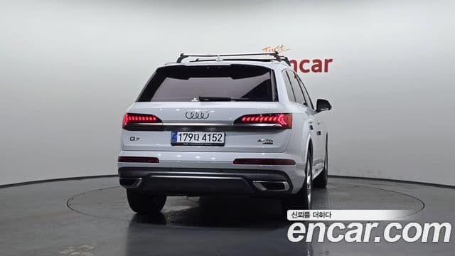 Audi Q7 2020 — ფოტო 4/20