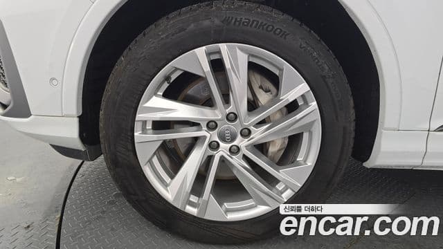 Audi Q7 2020 — ფოტო 5/20