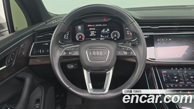 Audi Q7 2020 — ფოტო 14/20