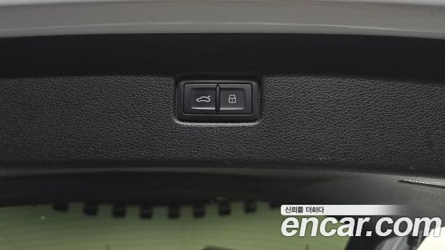 Audi Q7 2020 — ფოტო 18/20