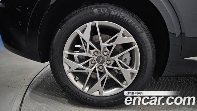 Genesis GV70 2023 — ფოტო 34/37
