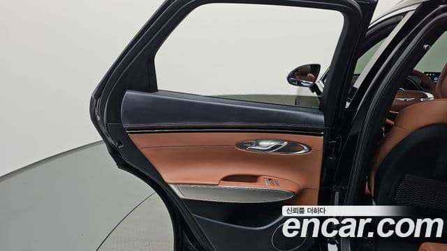 Genesis GV70 2023 — ფოტო 15/37