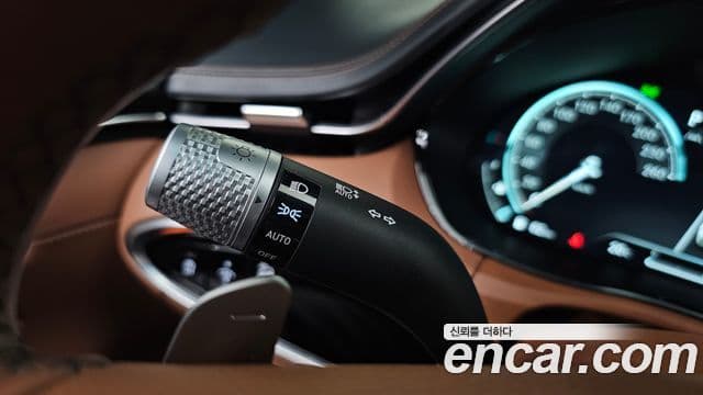 Genesis GV70 2023 — ფოტო 8/37