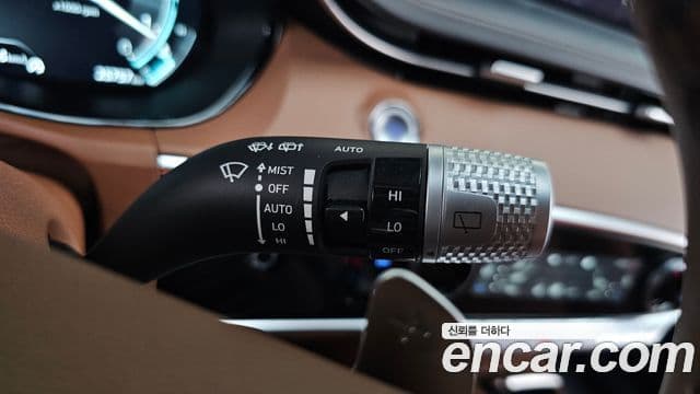 Genesis GV70 2023 — ფოტო 14/37