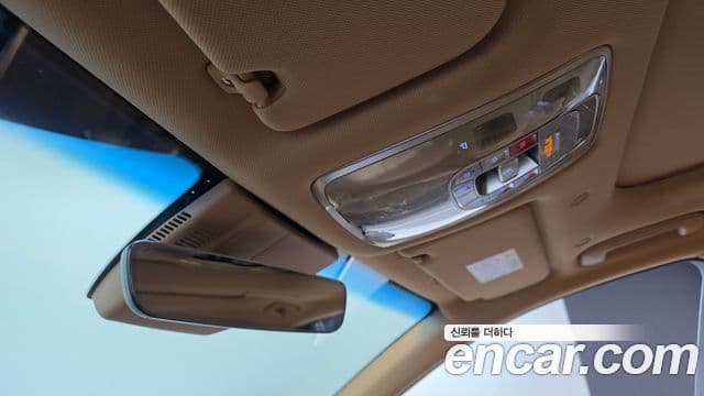 Genesis G90 2022 — Photo 28/42