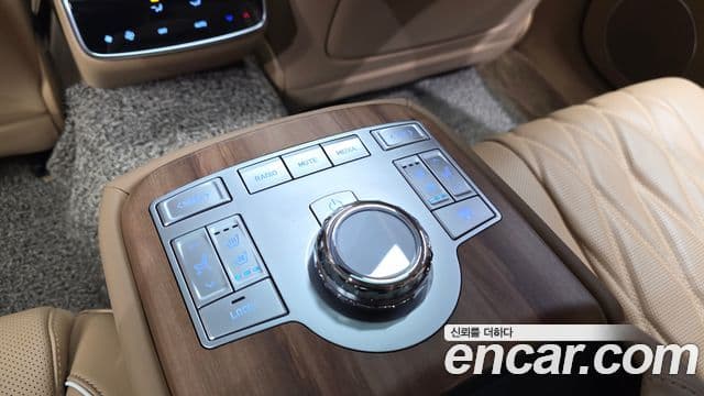 Genesis Electrified G80 2024 — Şəkil 19/20