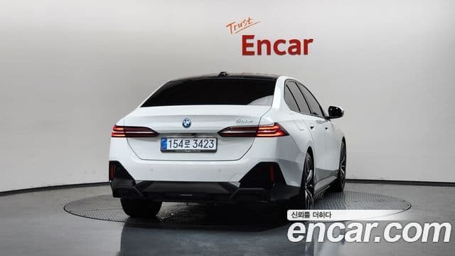 BMW 5 Series 2025 — Şəkil 17/35